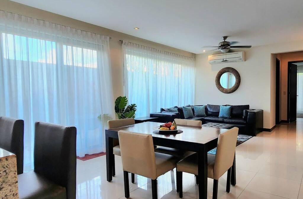 12th Street Apartment | Cozy 1be/1ba on 12 street gym+pool+100mbps internet