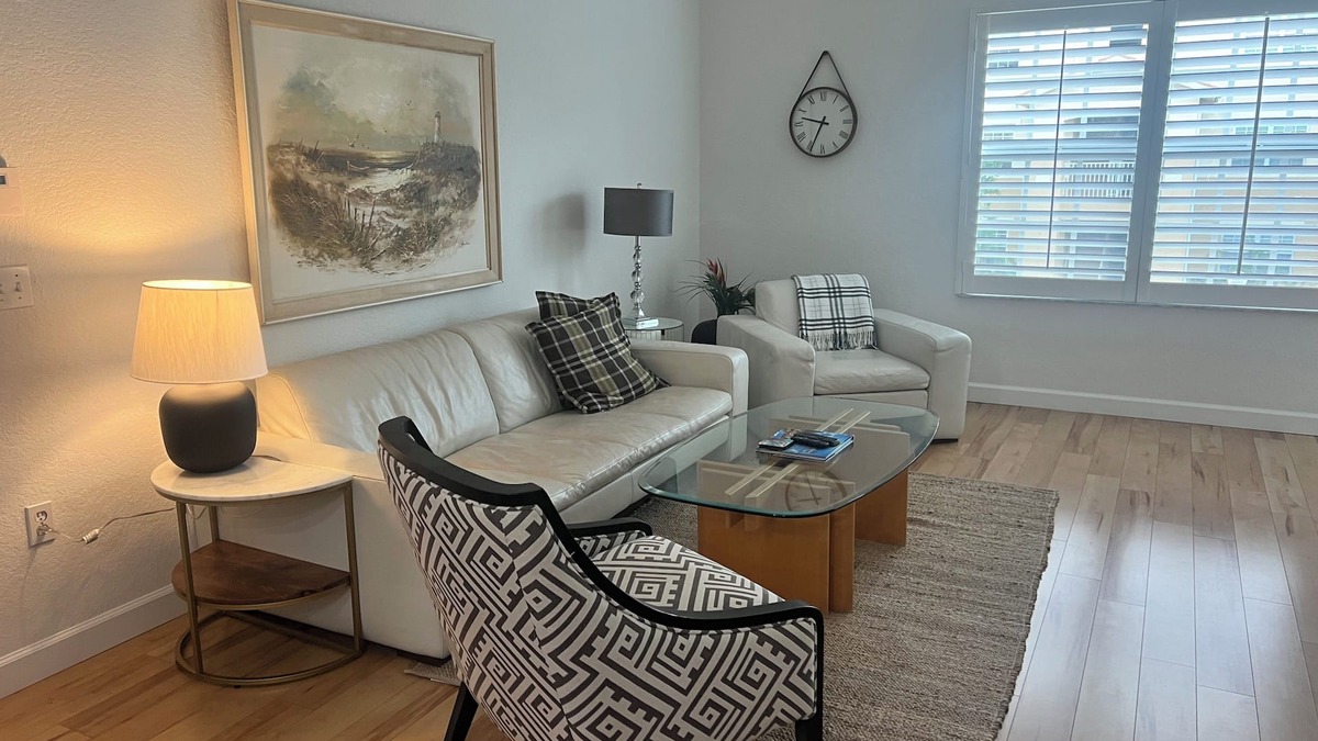 McGregor Condo | Cozy 1bed 1bath condo near Sanibel Island. Pool, fitness, hot tub.