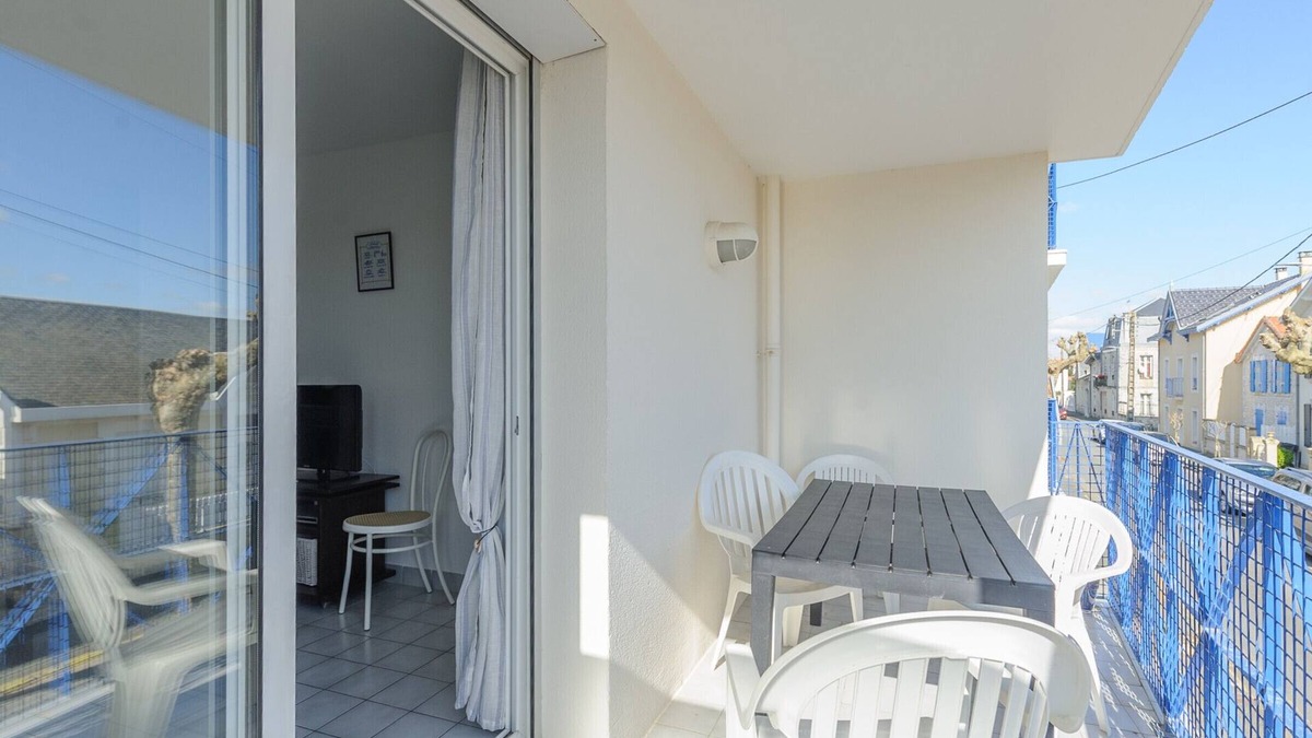 Quartier des Dunes Apartment | Cozy 1BR Apartment with Balcony, 50m from Beach, Near Shops & WiFi