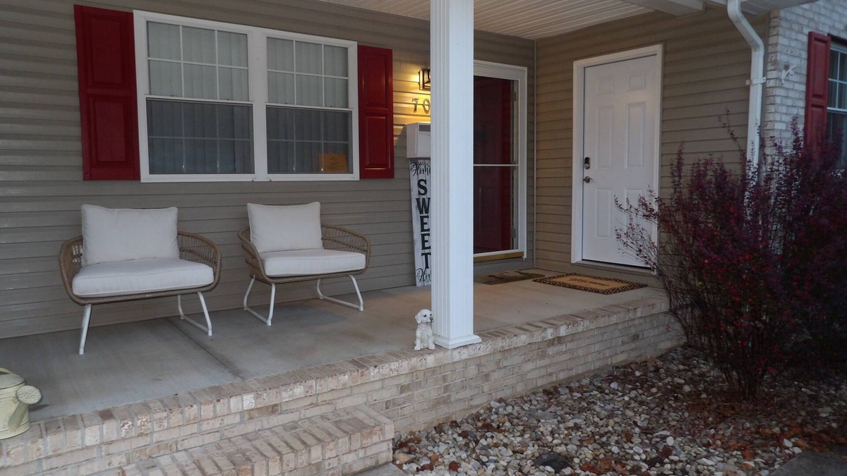 Nitro Apartment | Cozy 1BR Apt in Nitro, WV. Ideal for solo traveler, couples, or business guests