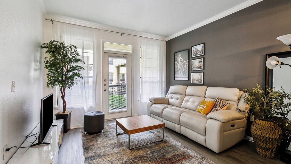 Mid City South Condo | Cozy 1BR Condo Near LSU Gated Community