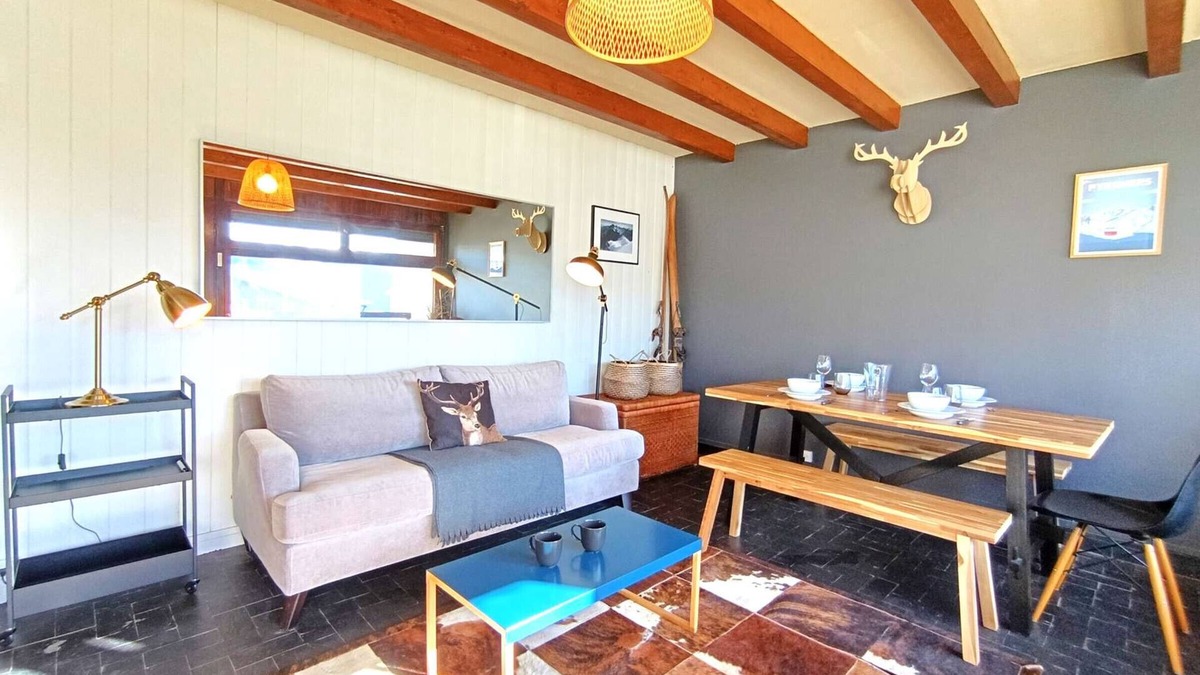 Cadeilhan-Trachere Apartment | Cozy 1BR for 4 with south balcony and parking at 1700m elevation