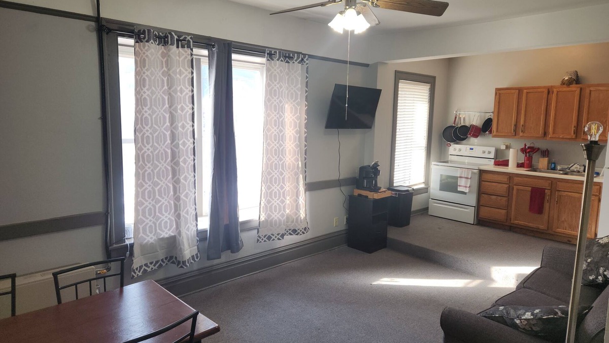 South Range Apartment | Cozy 1BR Near MTU, Keweenaw & Houghton, Full Kitchen & Wifi near Dining & Bars