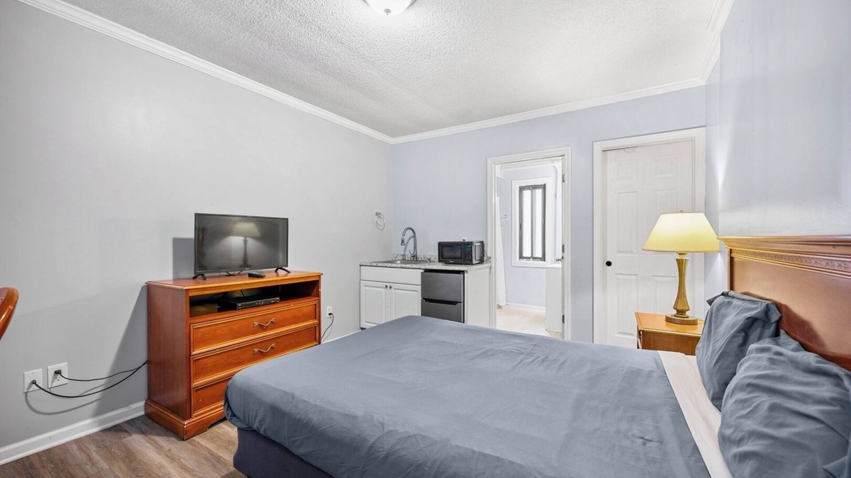 Riverview Apartment | Cozy 1BR Retreat in Brownstown Relax & Unwind!