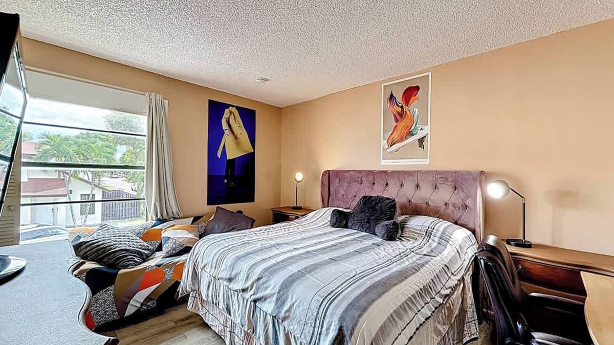 Fontainebleau House | Cozy 1BR Shared Home | Pool, Tennis & Lake Access