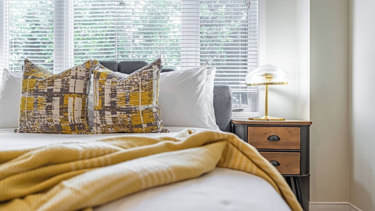 Churchill Meadows Condo | Cozy 1BR Townhome Apartment