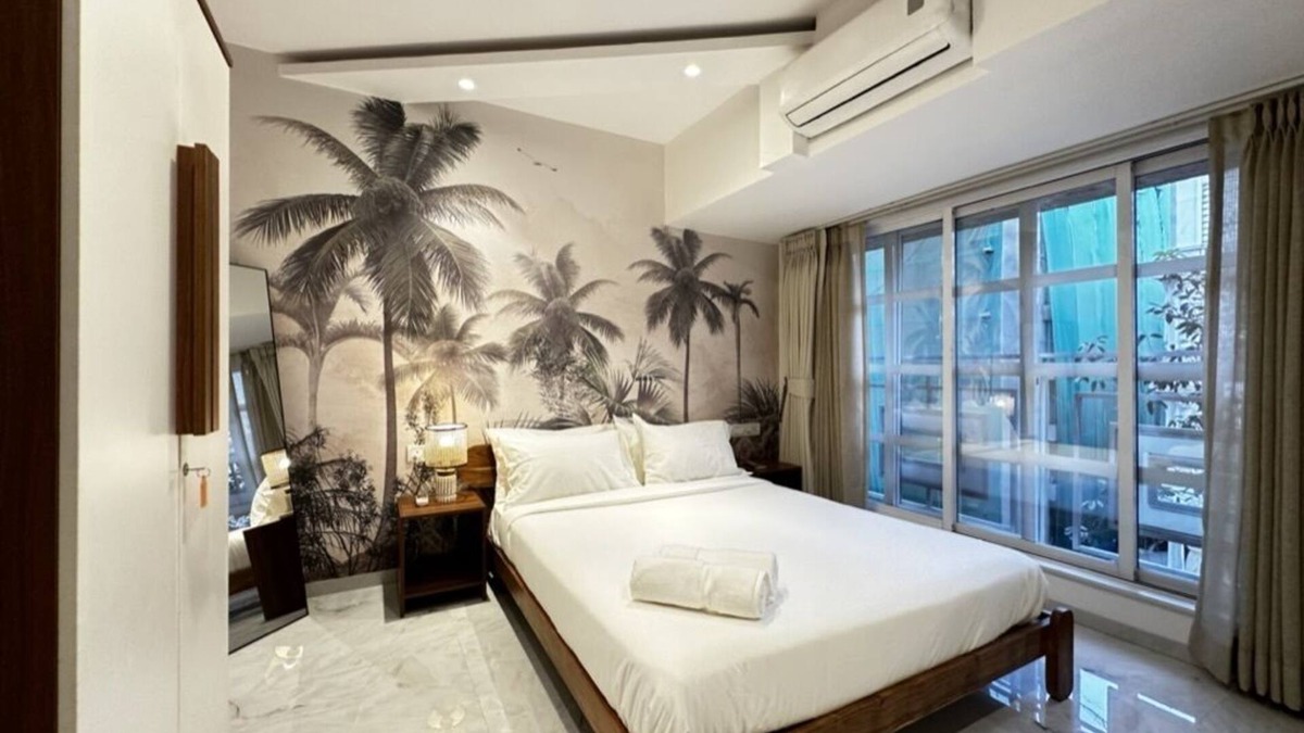 Dharavi Apartment | Cozy 2.5 BHK in Khar West with Workspace