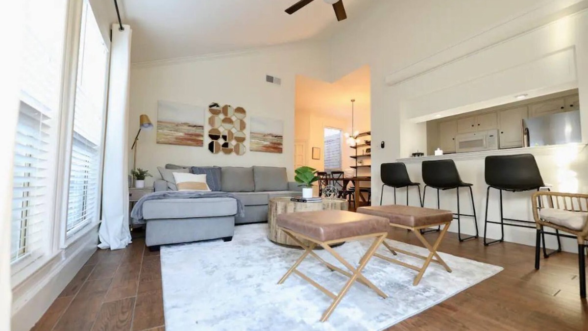 Lower Greenville House | Cozy 2 bed/2 bath home with sleeper sofa