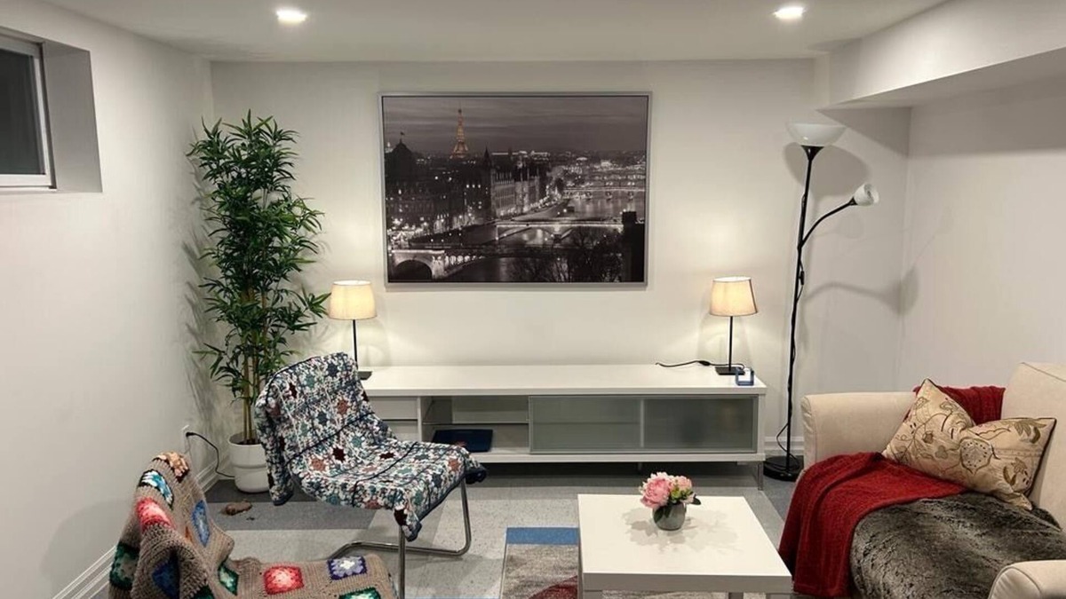 West Oakville Apartment | Cozy 2-Bed Basement Haven for Students, Travelers, and Immigrants