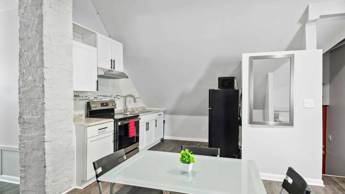 Mexicantown - Southwest Detroit House | Cozy 2-Bed Urban Retreat in Downtown Detroit, Private