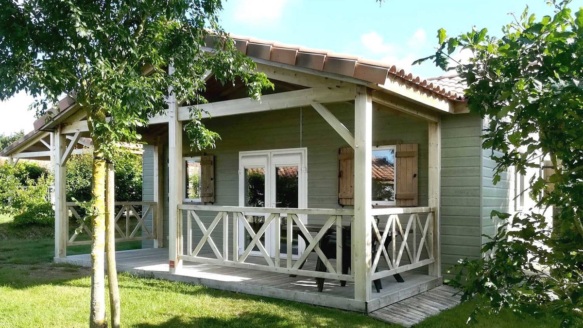 La Chapelle-Hermier Ski Chalet | Cozy 2-Bedroom Chalet with Heated Pool, Near Jaunay Lake and Beaches
