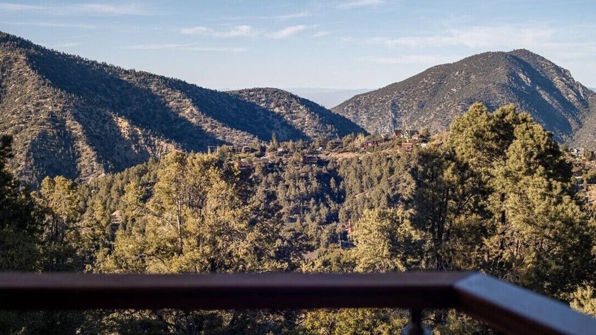 Pine Mountain Club Cabin | Cozy 2 Bedroom Cabin In Pine Mountain Club With Breathtaking View!