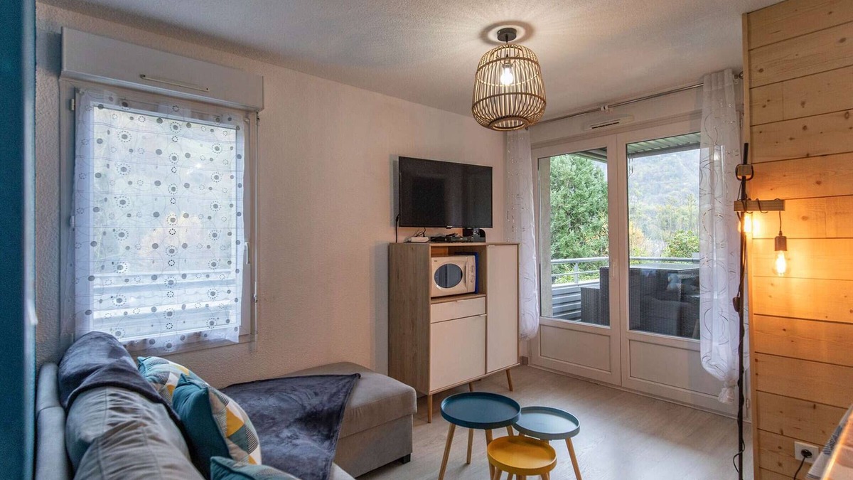 Luz-Saint-Sauveur Apartment | Cozy 2-Bedroom Apartment with Terrace, Pool, and Parking in Luz-Saint-Sauveur
