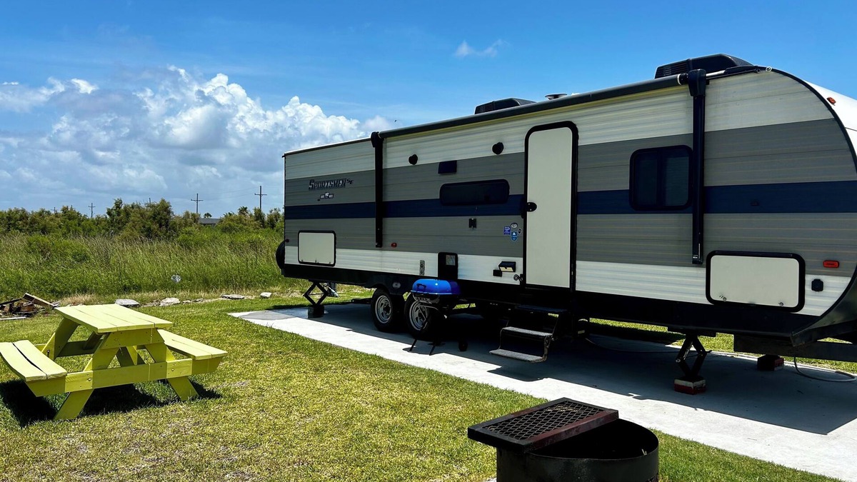 Port Bolivar House | Cozy 2-bedroom RV ACROSS FROM THE BEACH in Terrific Bolivar Peninsula w/WiFi, AC