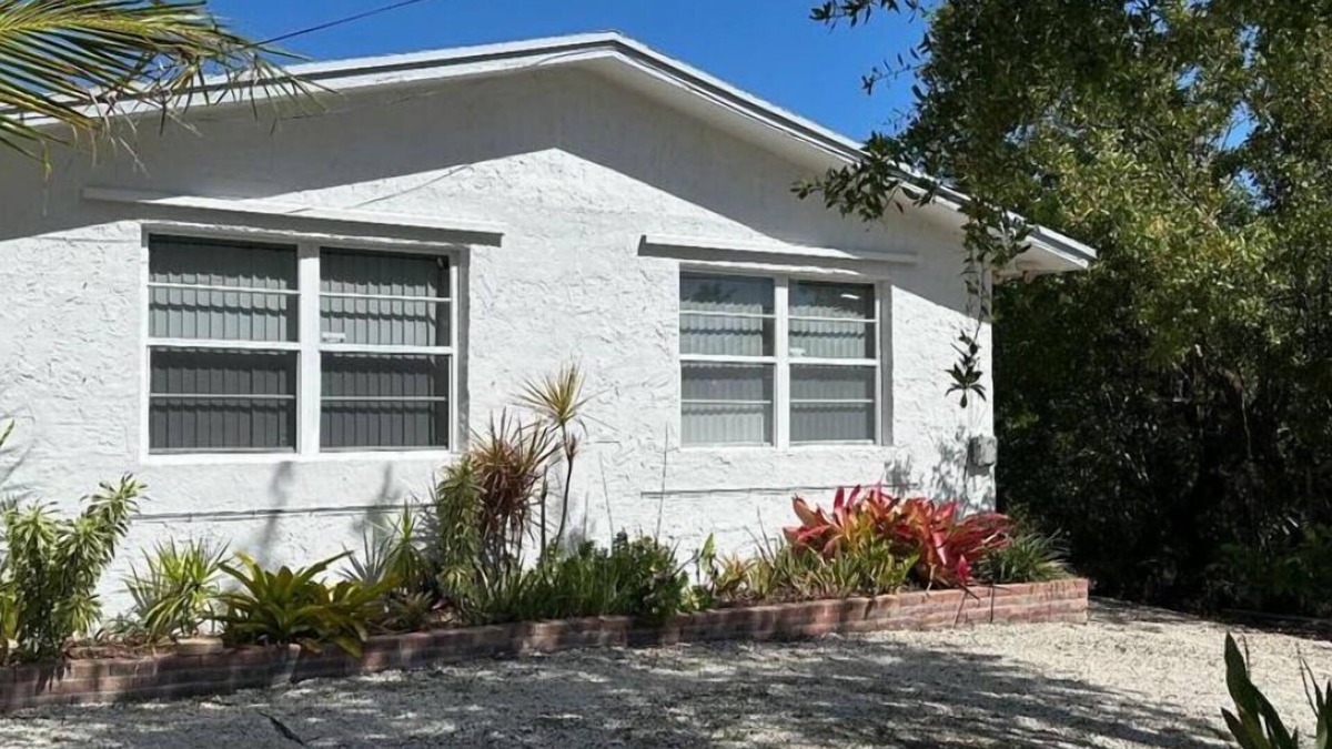Breezeswept Beach Estates House | Cozy 2 Bedroom 1 Bath Canal Front Home On Ramrod Key