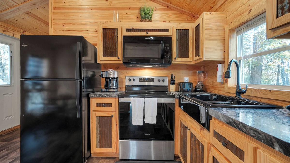 Jamestown Cabin | Cozy 2 Bedroom 1 Bath Tiny Home at Lake Cumberland #401