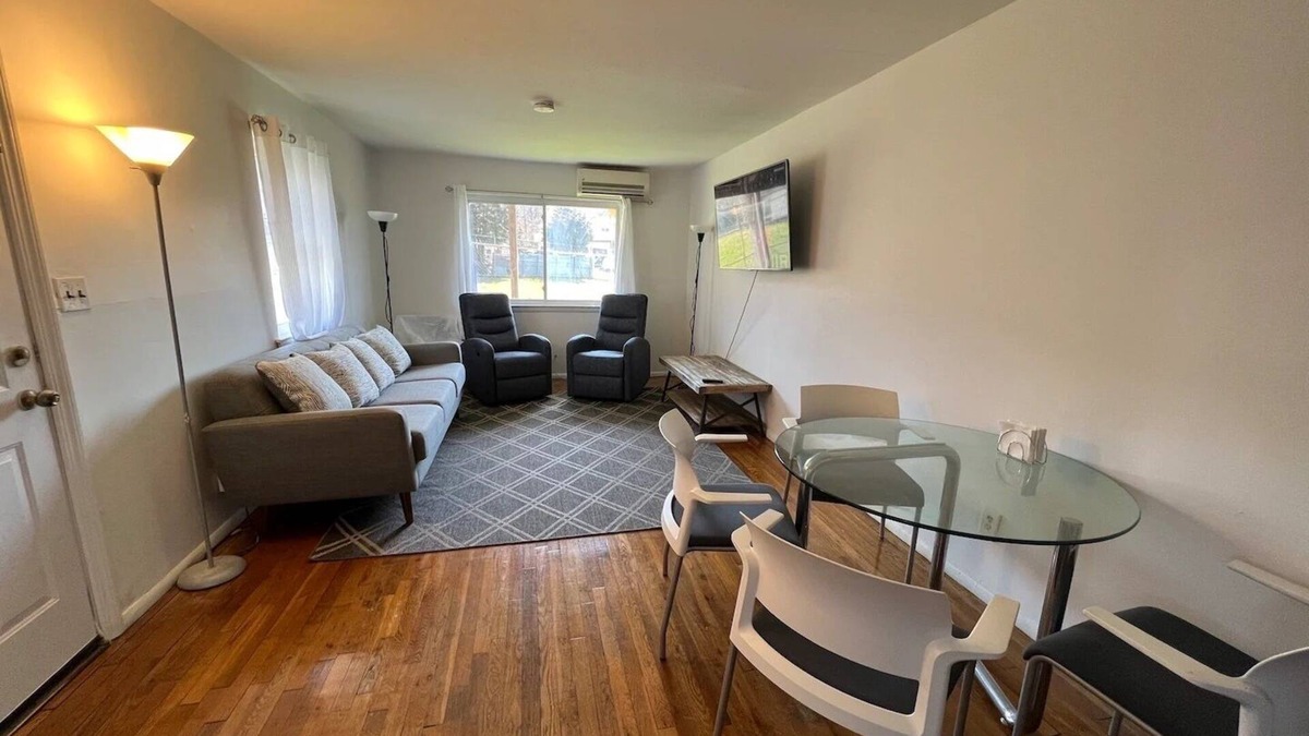 New Springville House | Cozy 2 Bedroom 1.5 Bath Duplex