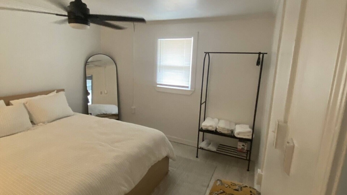 Warner Robins Apartment | Cozy 2-bedroom apartment in welcoming Warner Robins with WiFi, AC