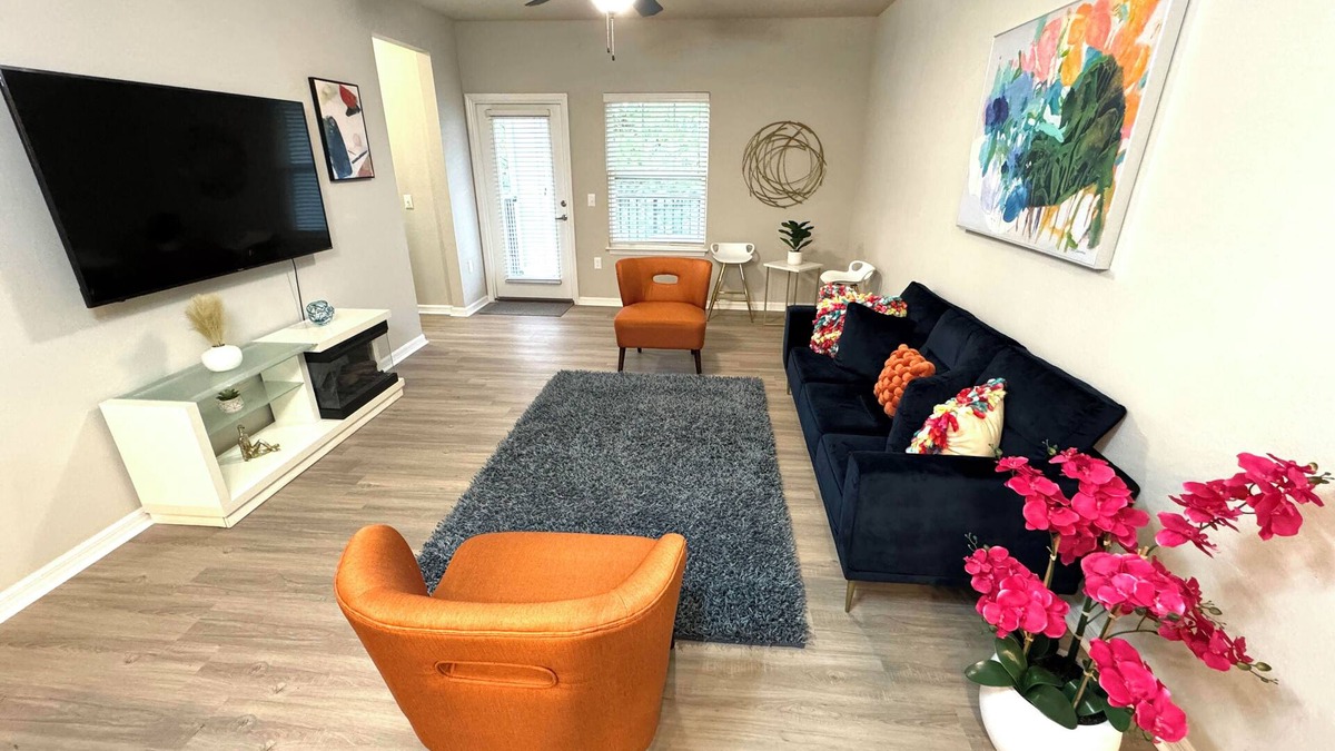 Northside Apartment | Cozy 2-bedroom apartment in nice Jacksonville with WiFi, fitness room - Sleep 6!
