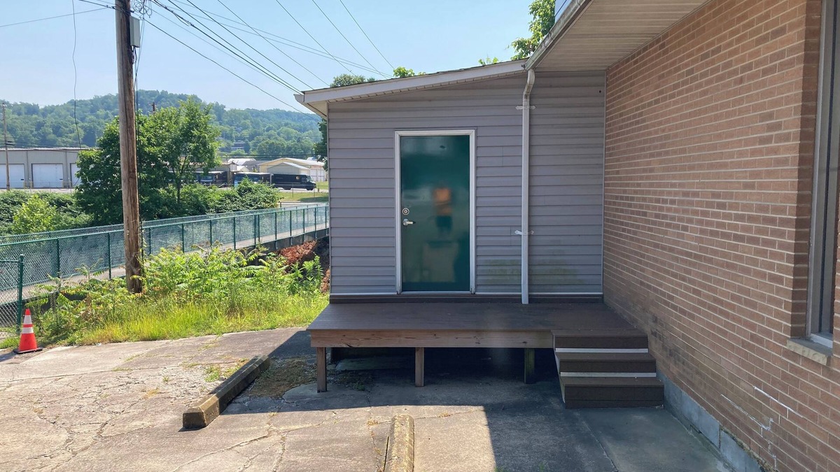 Stonewood Apartment | Cozy 2-bedroom apartment in tranquil Nutter Fort with AC, WiFi. Close to I 79.