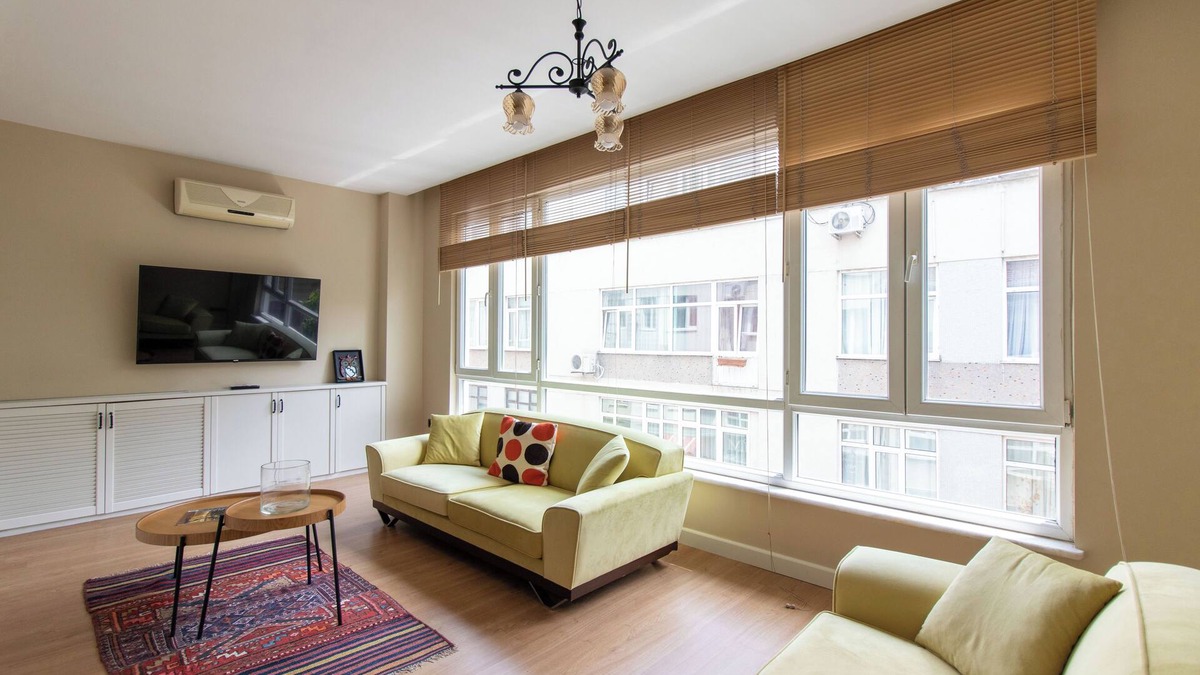 Moda Apartment | Cozy 2-bedroom apartment in charming Istanbul with AC