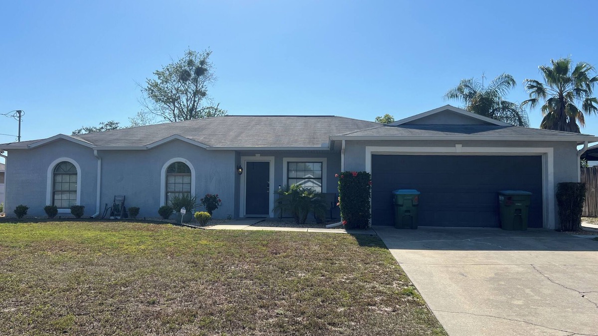 Deltona Lakes Apartment | Cozy 2-bedroom apartment in peaceful Deltona. Close To Parks! Sleeps 7 People!
