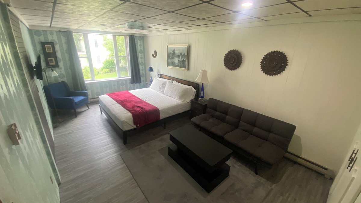 Elkader Apartment | Cozy 2-bedroom apartment in enjoyable Elkader with AC, WiFi, view of downtown