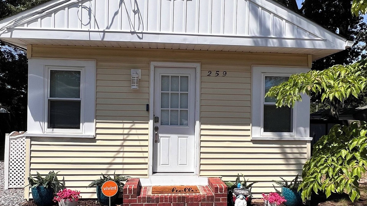 Villas House | Cozy 2-bedroom bungalow located within 15 minutes to Wildwoods & Cape May!