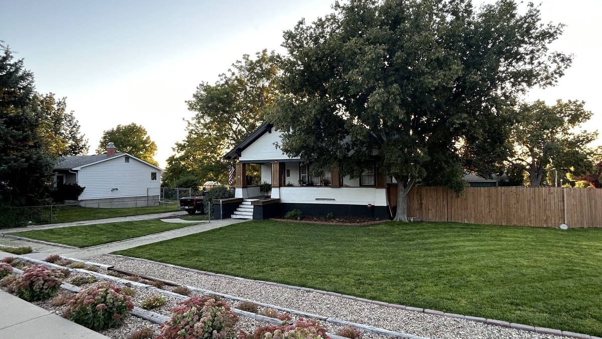 Chadron Apartment | Cozy 2-Bedroom Basement Apartment. Pet Friendly!