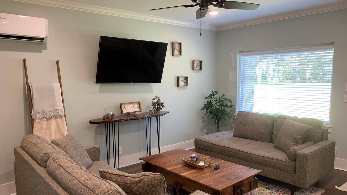 Columbus House | Cozy 2 bedroom bungalow