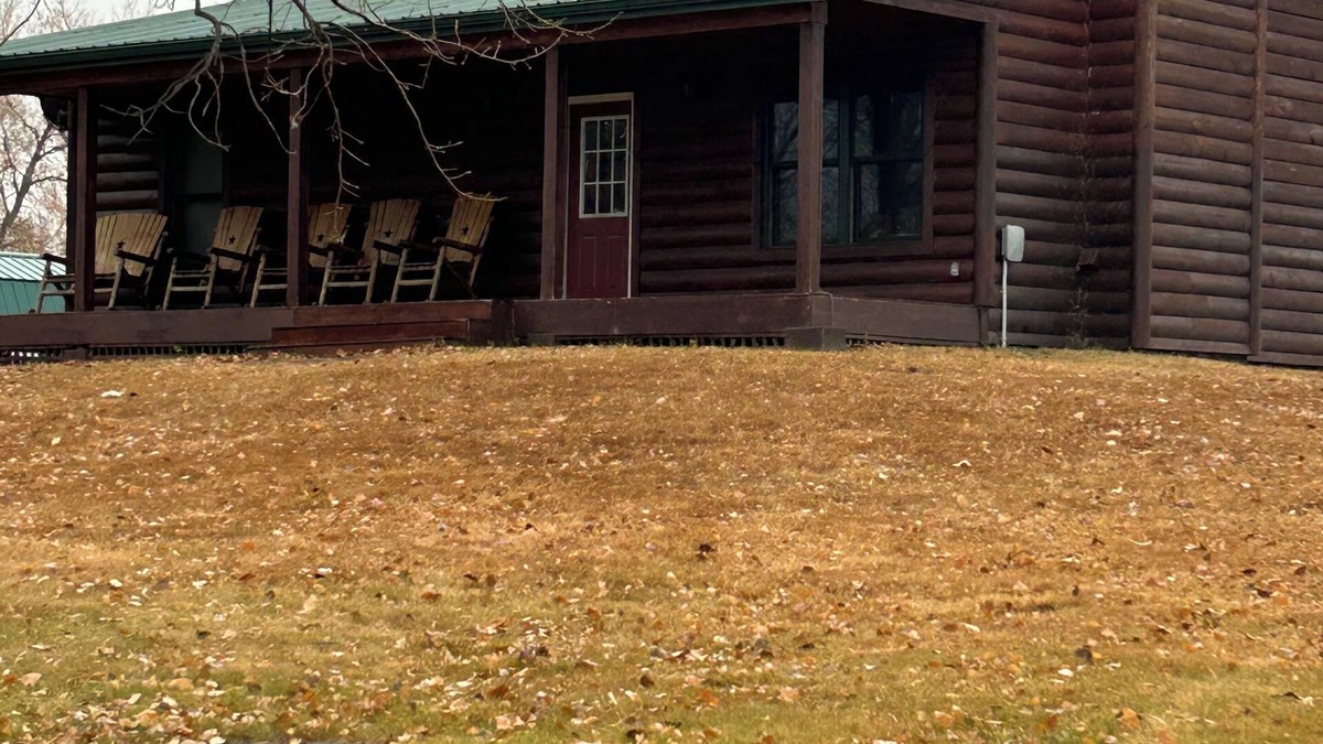 Big Stone City Cabin | Cozy 2-bedroom cabin with WiFi, AC in serene Big Stone City