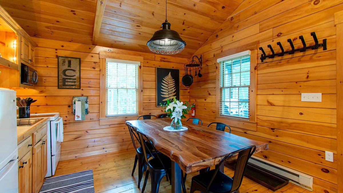 Lincolnville Cabin | Cozy 2-Bedroom Cabin - 10 Minutes to Camden!