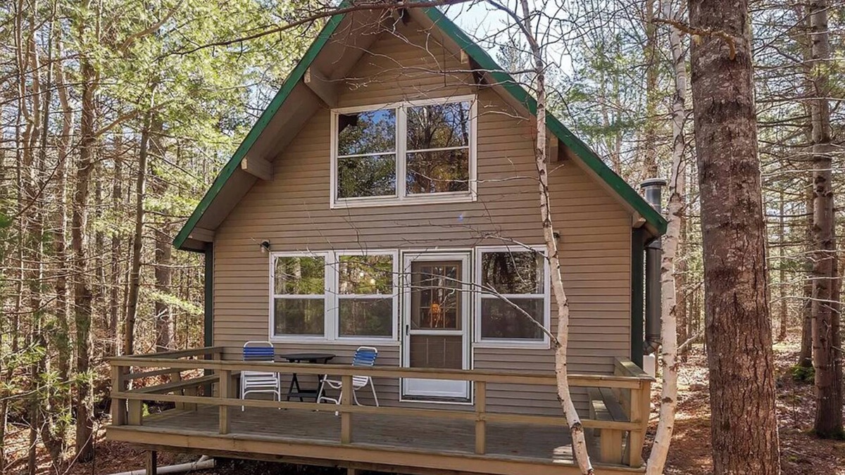 Hall Quarry Cabin | Cozy 2-bedroom cabin, with woodstove, near ACADIA's best Hikes, Lakes, and SWHbr