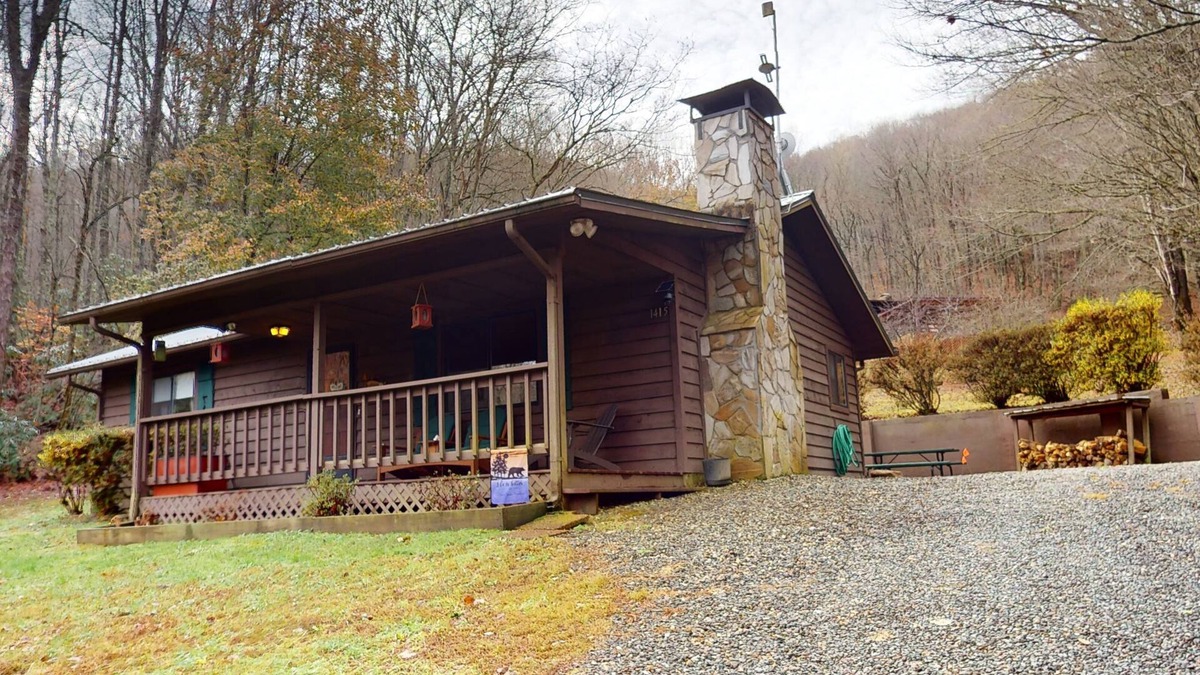 Bryson City Cabin | Cozy 2-bedroom cabin w/hot tub, bike storage/workshop in beautiful Bryson City!