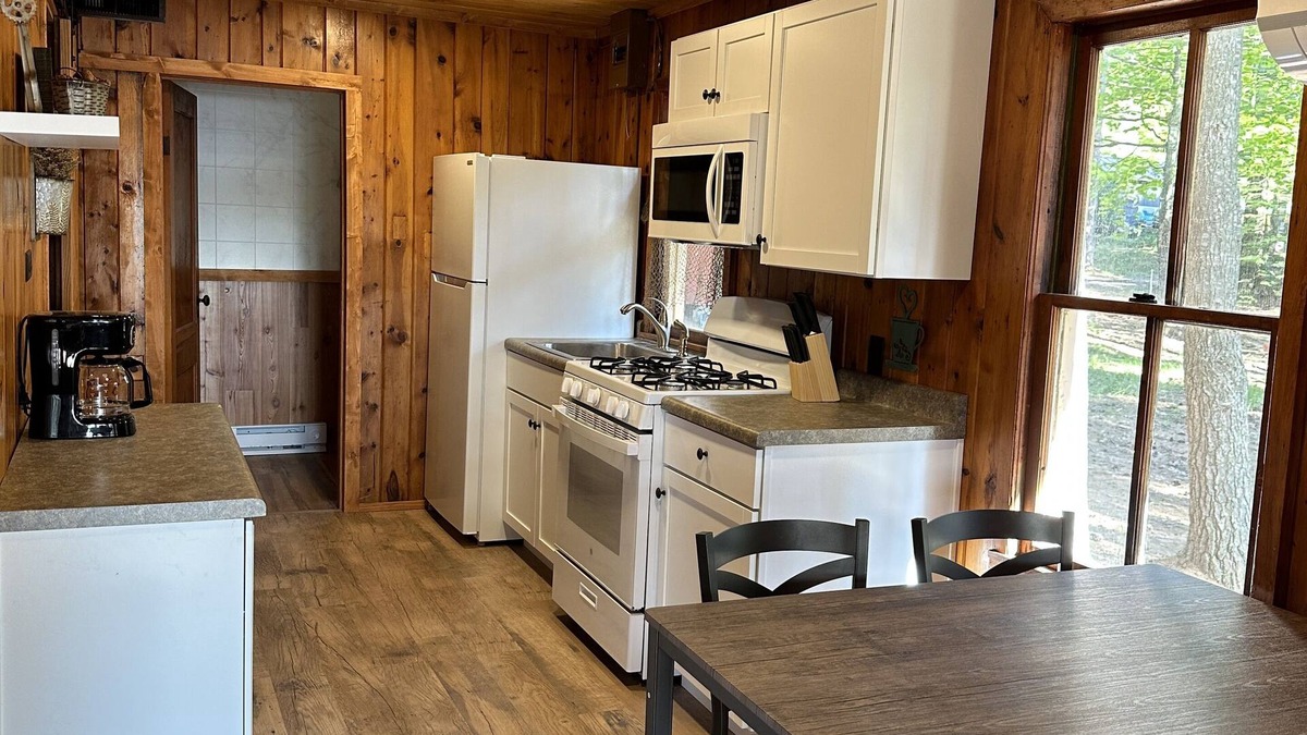 Rhinelander Cabin | Cozy 2-bedroom cabin on Wisconsin River Chain -n200' from the Beach Bar & Grill