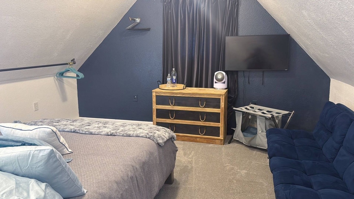 Alvin Cabin | Cozy 2-bedroom cabin in lovely Alvin with WiFi, AC