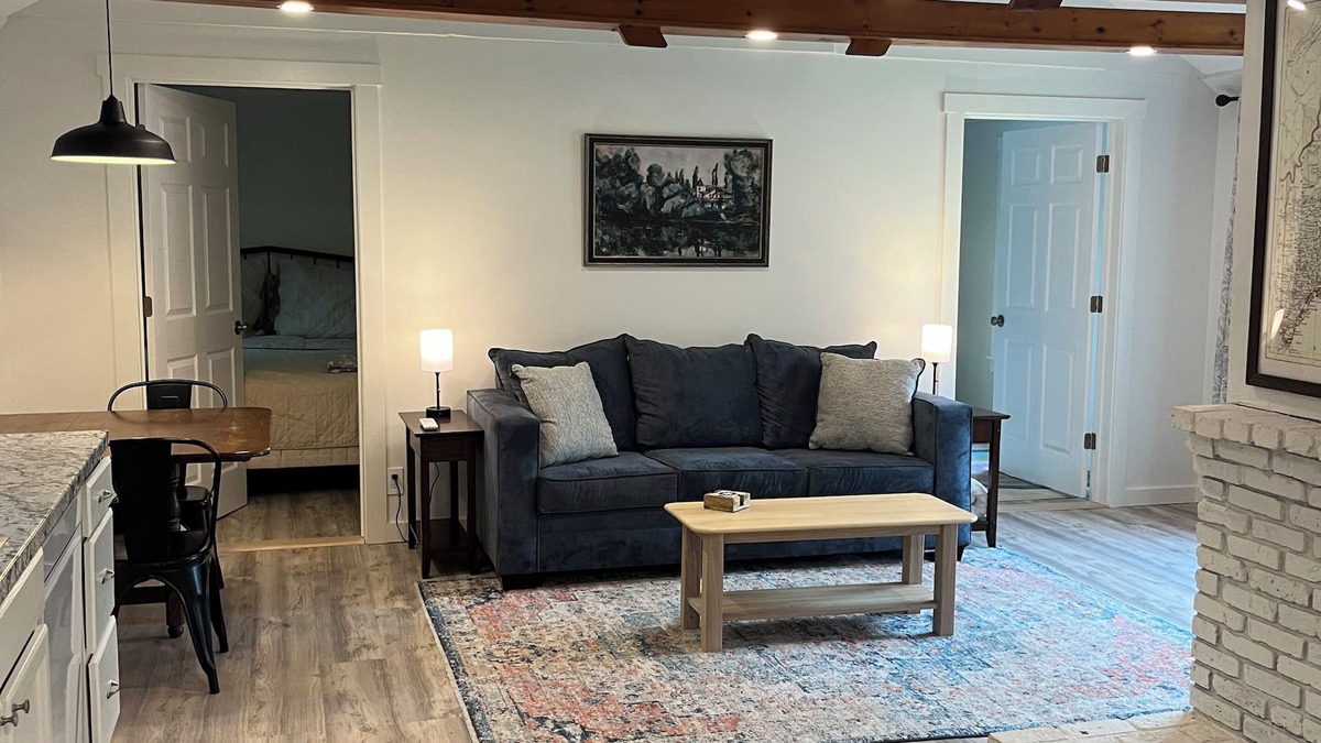 South China Cabin | Cozy 2-bedroom cabin in tranquil China, Maine with AC, WiFi