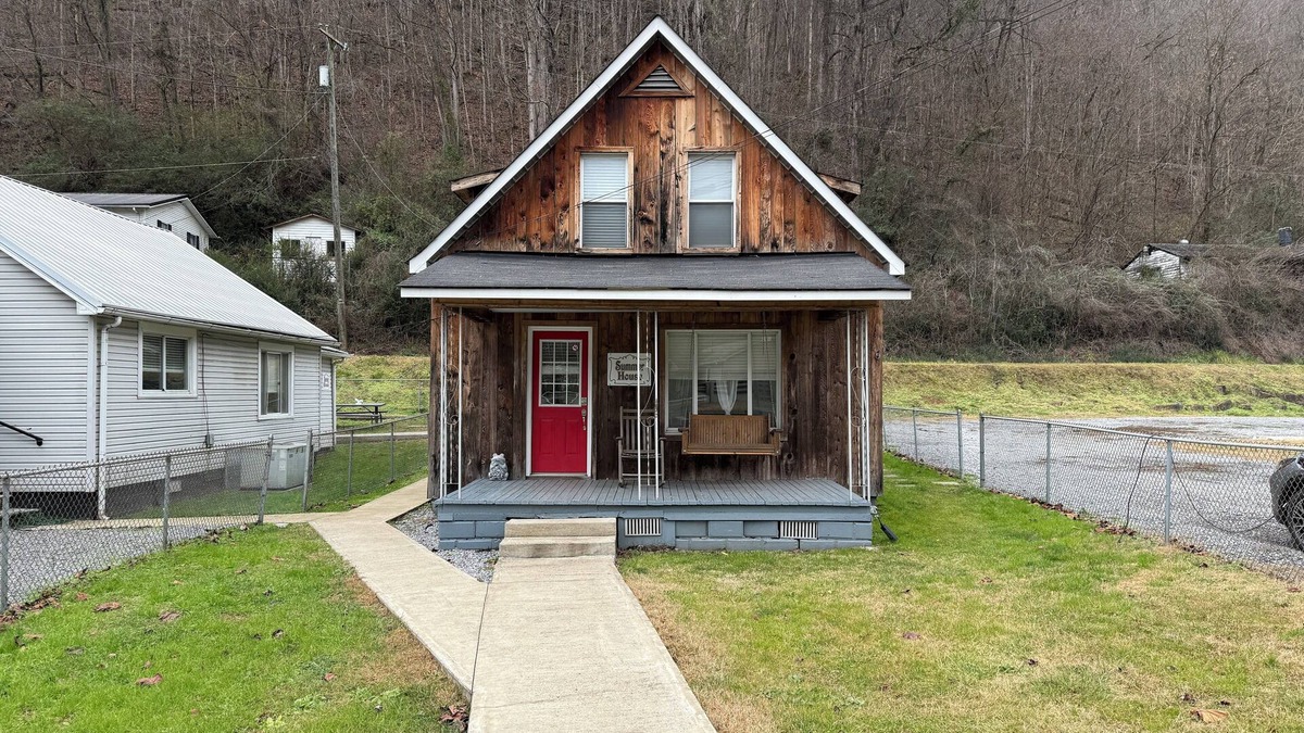 Gilbert Cabin | Cozy 2-bedroom cabin in Gilbert. Located close to RockHouse and Devil Anse Trail