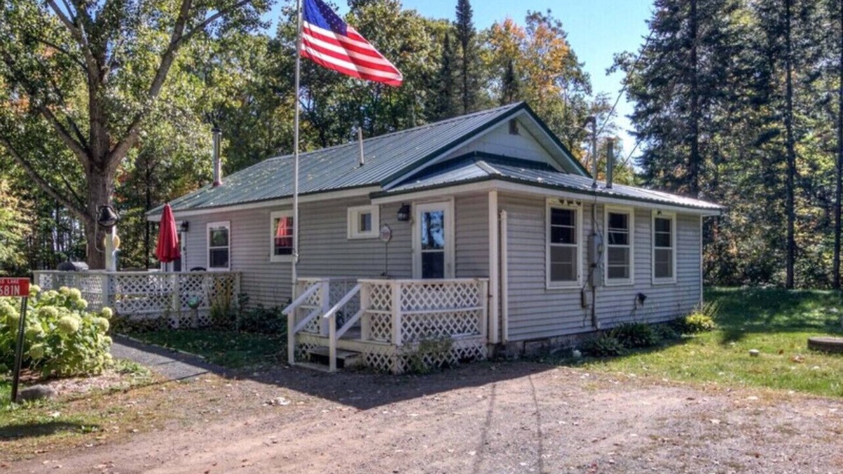 Northwoods Beach Cabin | Cozy 2-bedroom cabin in the beautiful Northwoods on Lac Courte Orielles Lake!