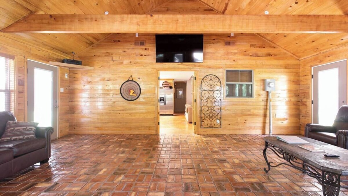 McCall Creek Cabin | Cozy 2-bedroom cabin in charming Liberty MS with Starlink WIFI