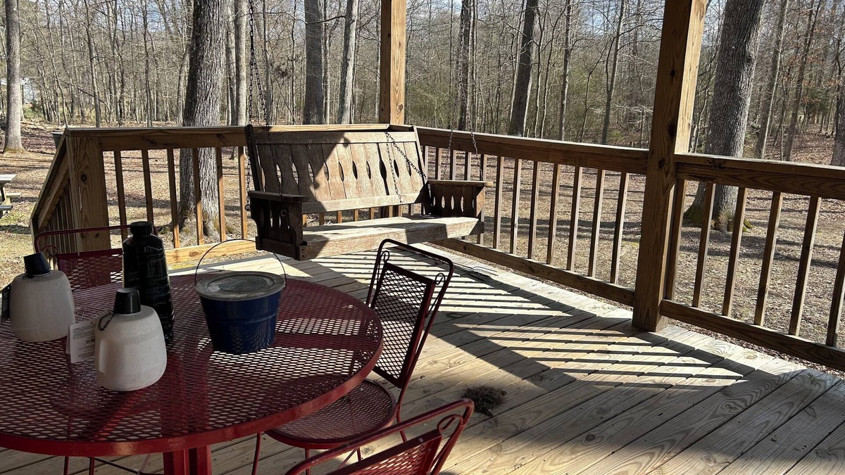 LaFayette Cabin | Cozy 2-bedroom cabin in welcoming LaFayette with WiFi, AC