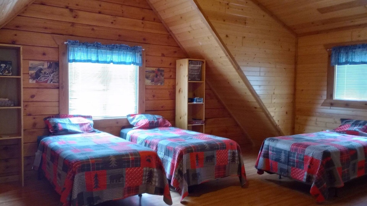 Warrens Cabin | Cozy 2 bedroom cabin with spacious loft perfect for the family