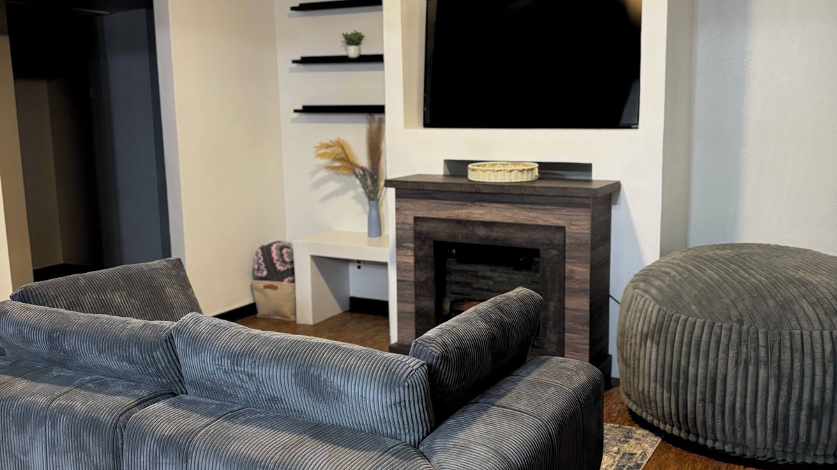 Desert Foothills Estates Condo | Cozy 2-bedroom condo in welcoming Phoenix with WiFi, AC