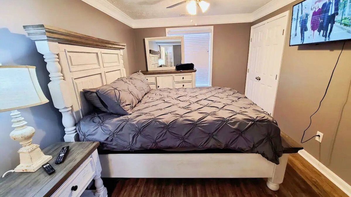 Lexington Condo | Cozy 2-bedroom condo with WiFi, AC in marvelous Lexington