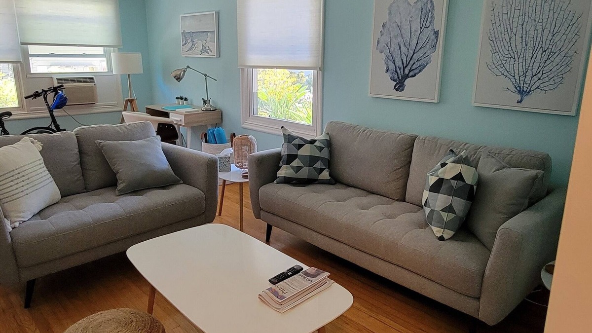 Alamitos Beach Condo | Cozy 2-bedroom condo in lovely Long Beach with AC