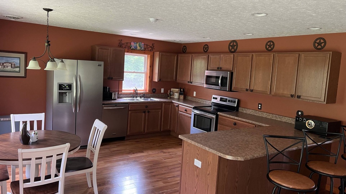 Richmond Other | Cozy 2 bedroom farmhouse close to town