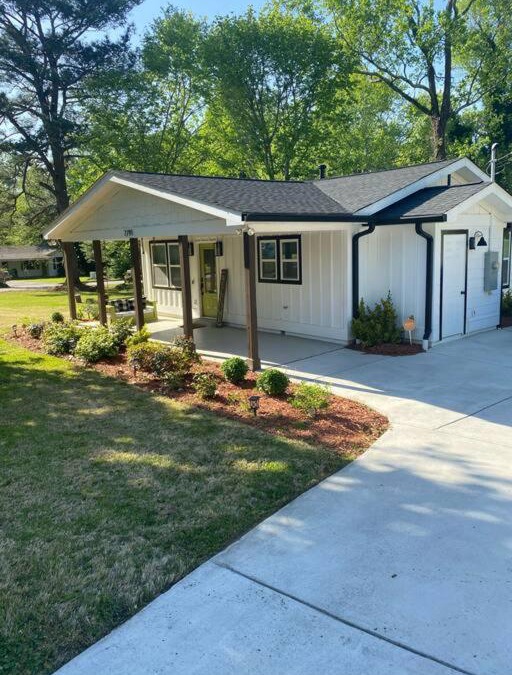 Smyrna Villa | Cozy 2-bedroom Farmhouse with parking on premise