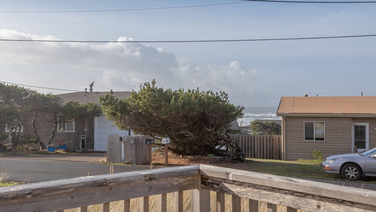 Bayshore House | Cozy 2 Bedroom Home in Bayshore Community