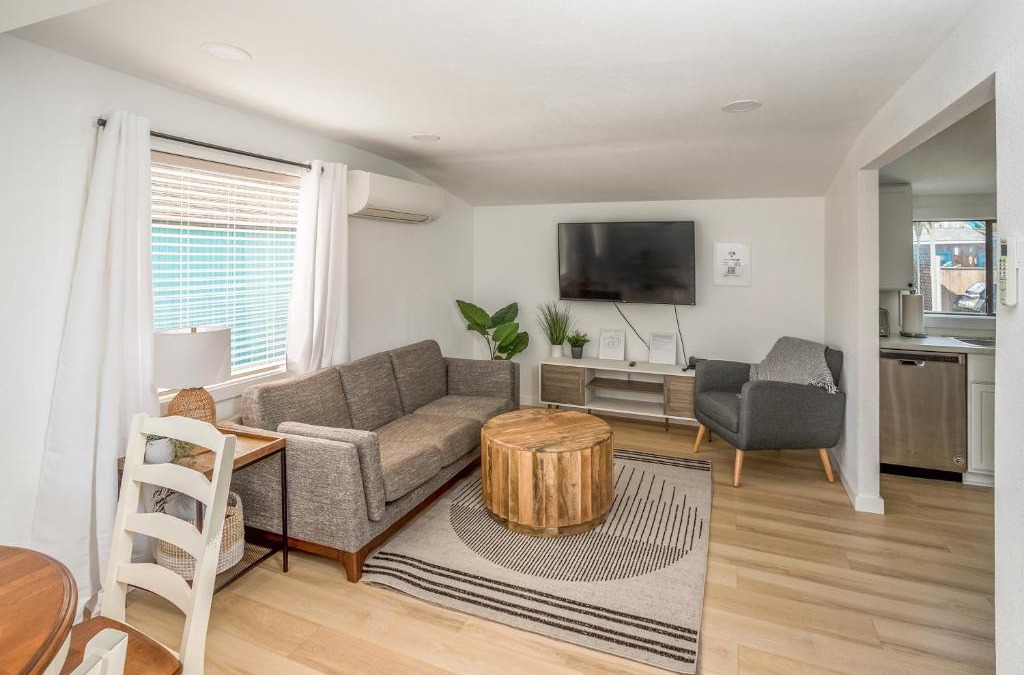 Seaview House | Cozy 2 Bedroom Home, Private Backyard with Hot Tub