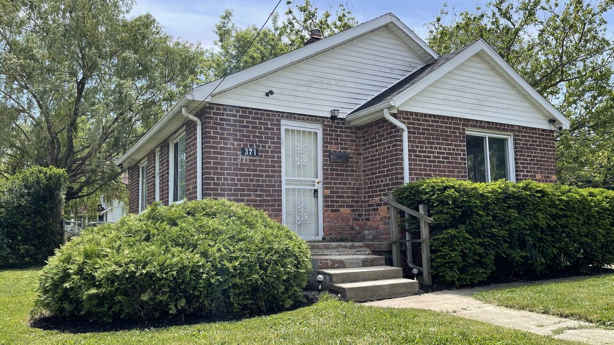 Pontiac House | Cozy 2 Bedroom Home